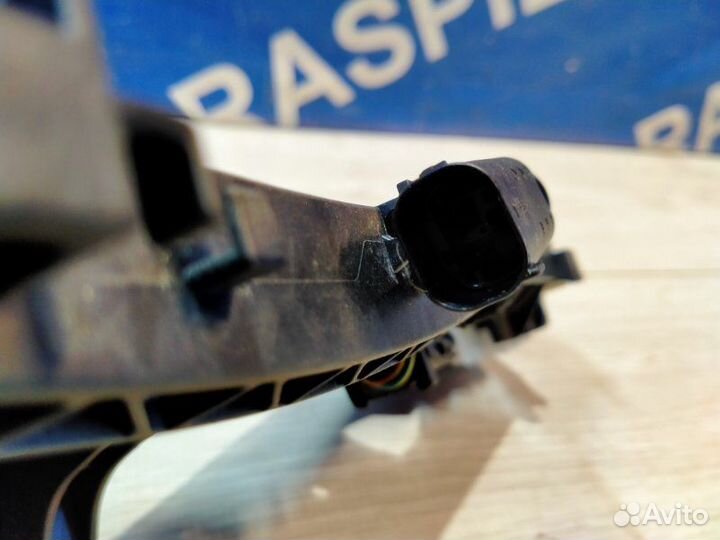 Держатель ручки (скелет) передний левый