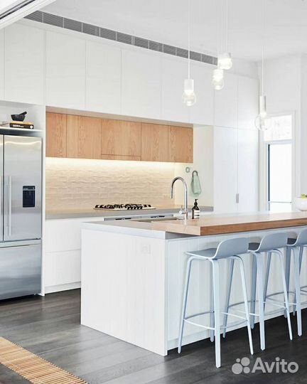 Кухня до потолка с островом