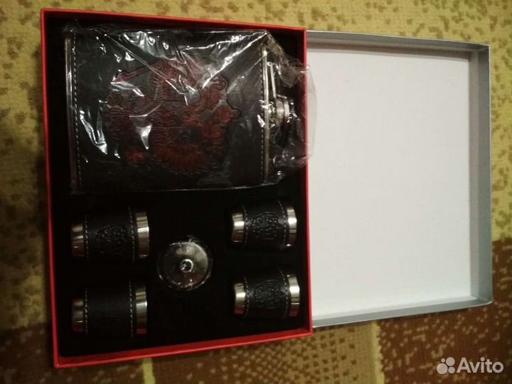 Подарочный набор фляга,4 рюмки и воронка