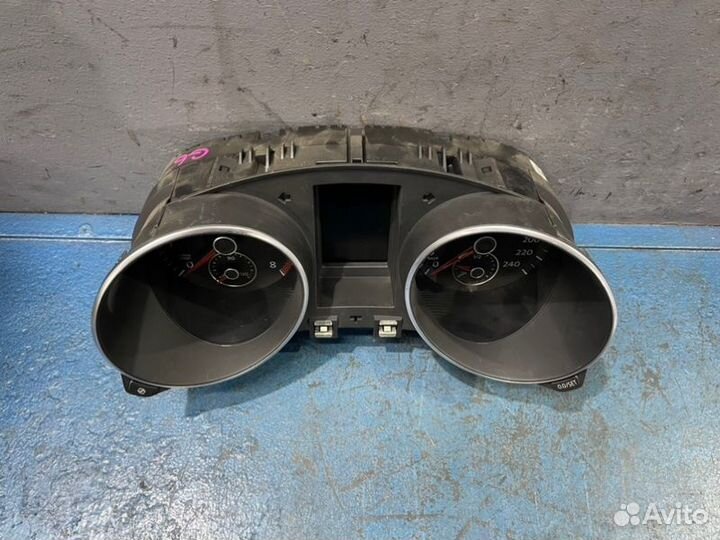 Щиток приборов Volkswagen Golf 6
