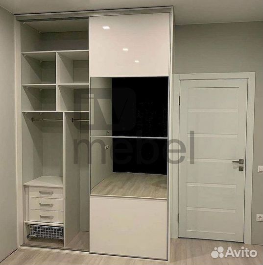 Шкаф купе с зеркалом