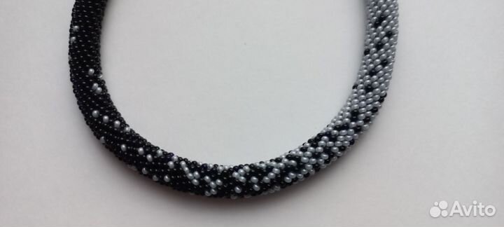 Чокер из бисера в клетку