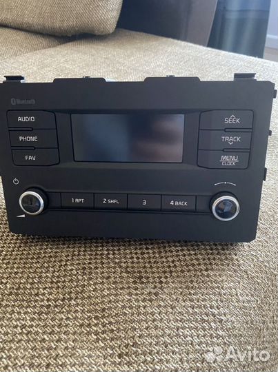 Штатная автомагнитола на Kia Sportage 4 с рамкой