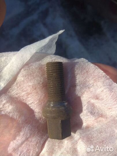 Болт на литой диск VAG