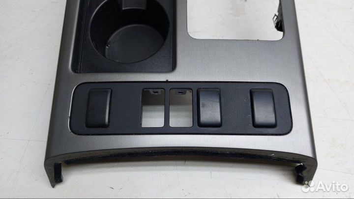 Накладка подлокотника Nissan Armada 5.6 2010