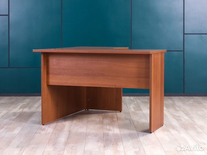 Офисный угловой стол