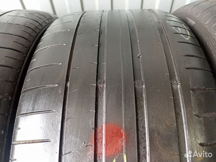 Pirelli P Zero 285/40 R22 и 325/35 R22