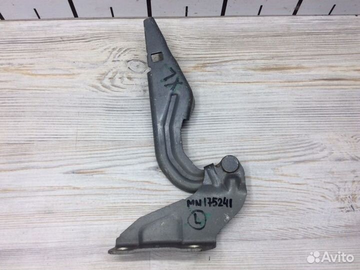 Петля капота левая Mitsubishi Outlander Xl CW