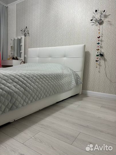 Кровать с матрасом бу 160 на 200