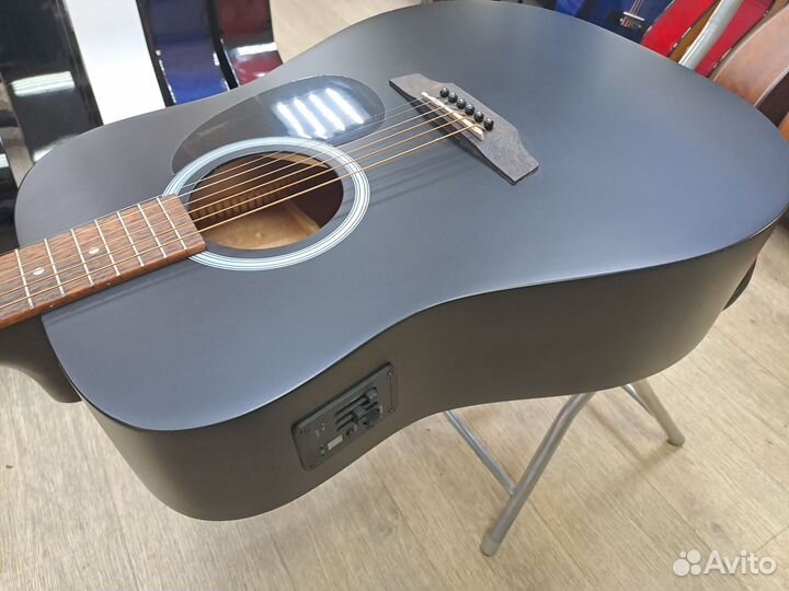 Гитара электроакустическая с подключением чёрная