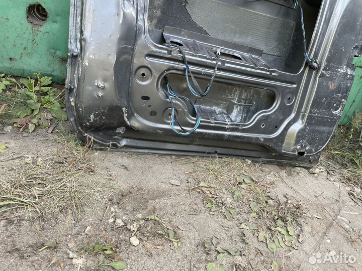 Дверь правая mercedes sprunter 906