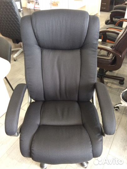 Большое компьютерное кресло до 180 кг. новое