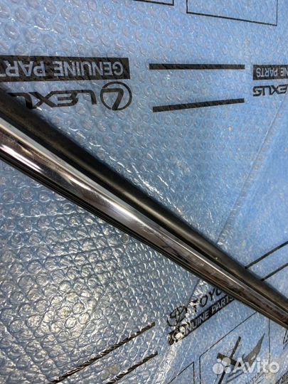 Накладка стекла задняя правая Toyota Land Cruiser