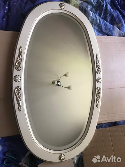 Зеркало настенное овальное в раме