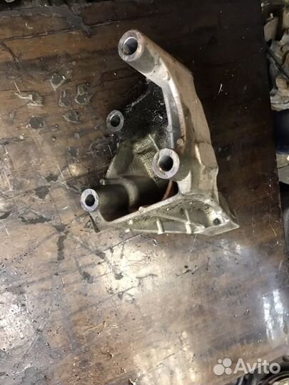 Honda Accord 7 2.4 кронштейн двигателя