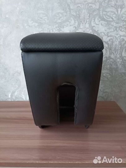 Подлокотник Vesta