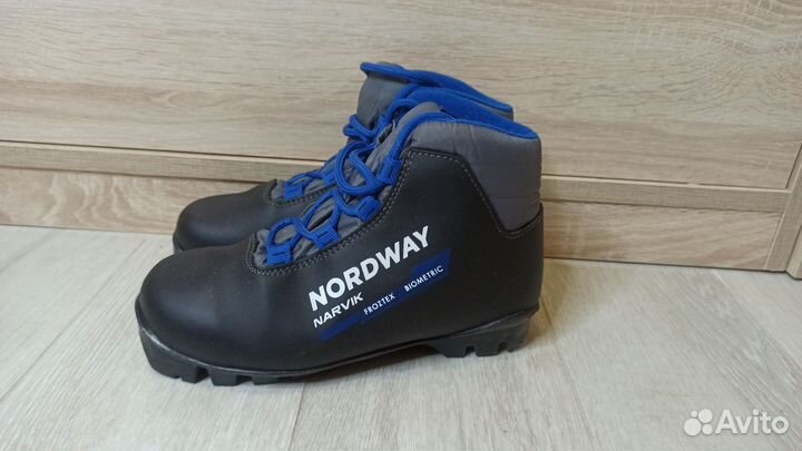 Лыжные ботинки детские 34 размер