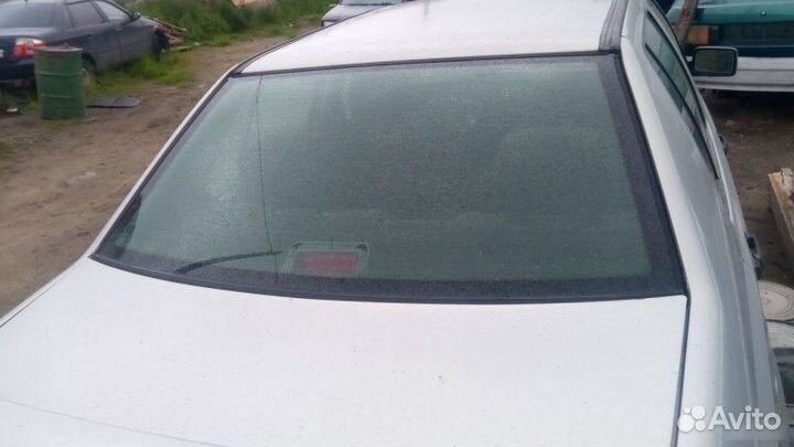 Стекло заднее Volkswagen Vento 1992