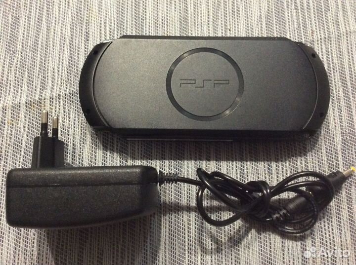 Sony PSP1008,прошита,карта на 64Гб(250игр)