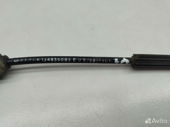 Трос замка задний левый Volkswagen Golf MK4