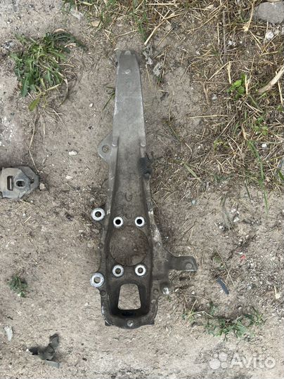 Кулак передний левый правый Infinity FX/QX s51