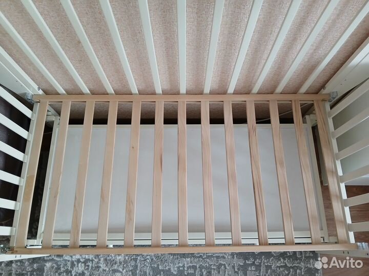 Кроватка детская деревянная