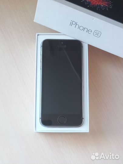 iPhone SE, 32 ГБ