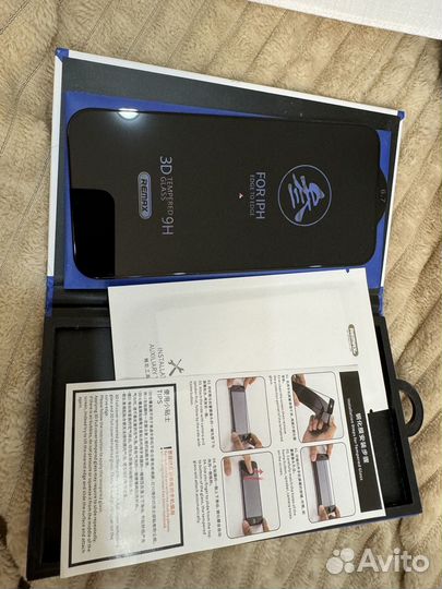 Защитное стекло на iPhone 13 pro max