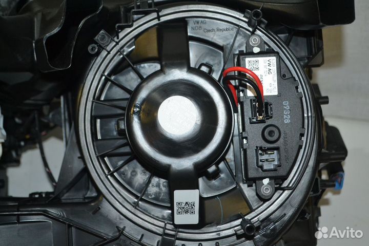 Корпус отопителя печки Passat B8