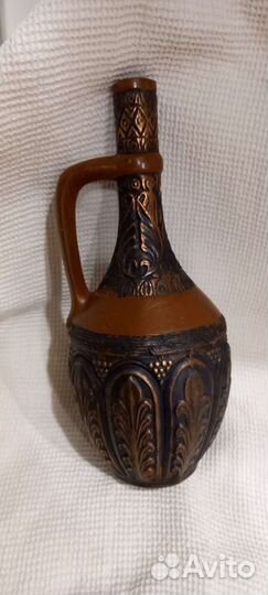 Глиняный кувшин старинный