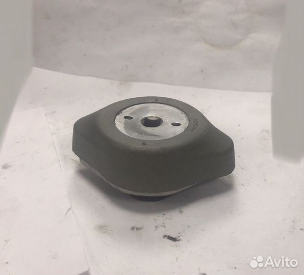 Опора крепления коробки передач передняя Audi S6