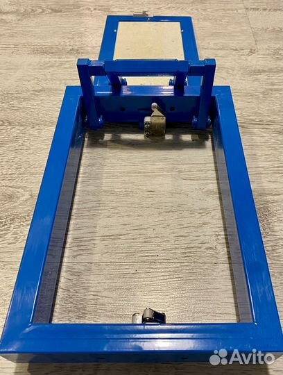 Люк сантехнический под плитку