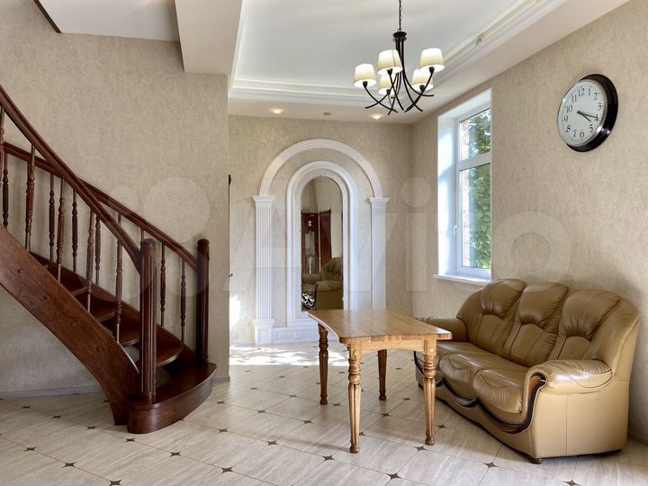 Коттедж 279 м² на участке 10 сот.