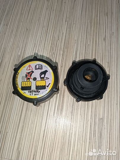 Крышка расширительного бачка YL848100AA