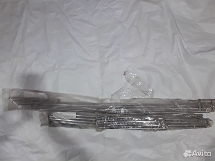 Накладка на решётку бампера hyunday santa FE 2006