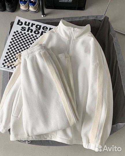 Спортивный костюм женский