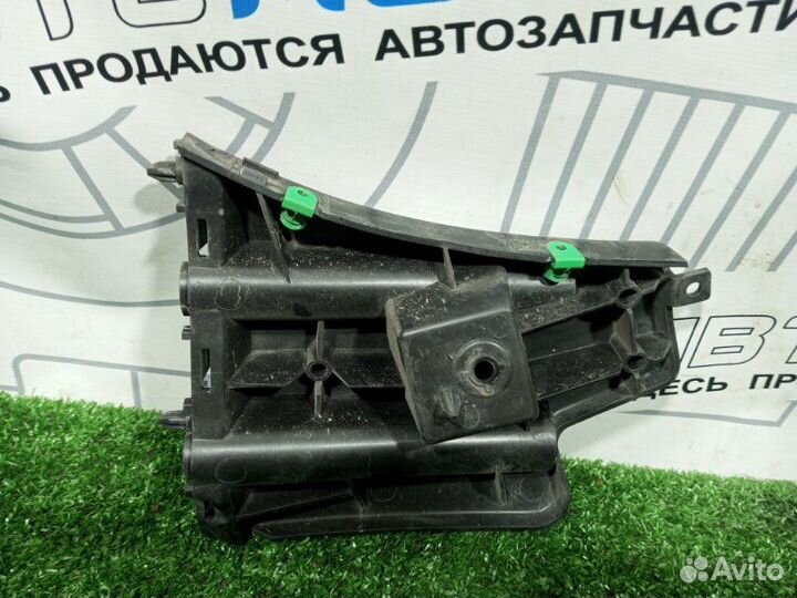 Крепление бампера переднее правое Volvo V60 B4164T