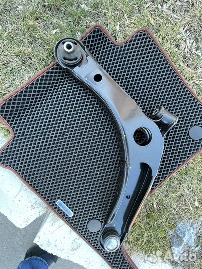 Рычаг подвески левый, нижний