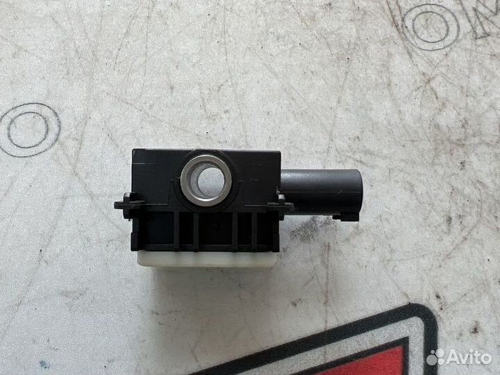 Датчик удара Мерседес W221