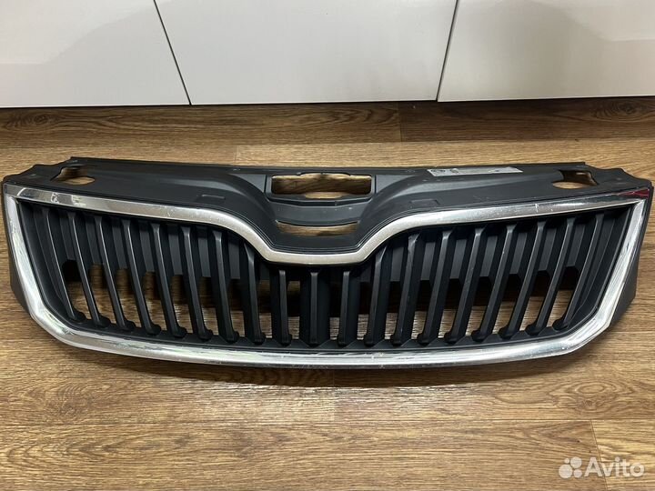 Решетка радиатора skoda rapid 2016