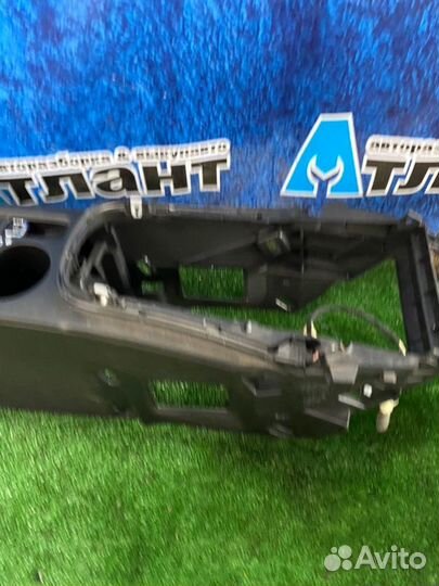 Подлокотник Opel Astra J универсал A16XER 2011