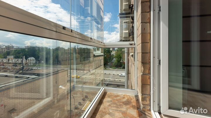 Безрамное остекление офисов