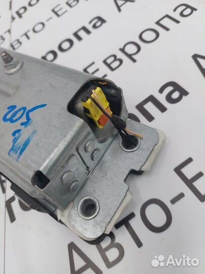 Airbag в ноги Mercedes-Benz C-Class C205 2014—2018