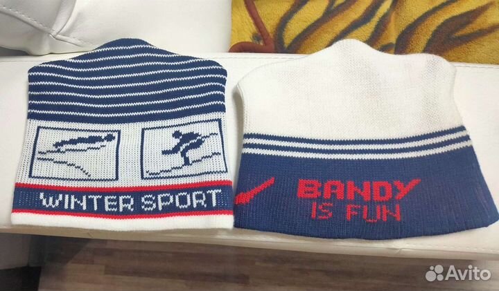 Winter sport. Bandi is fin. Шапки
