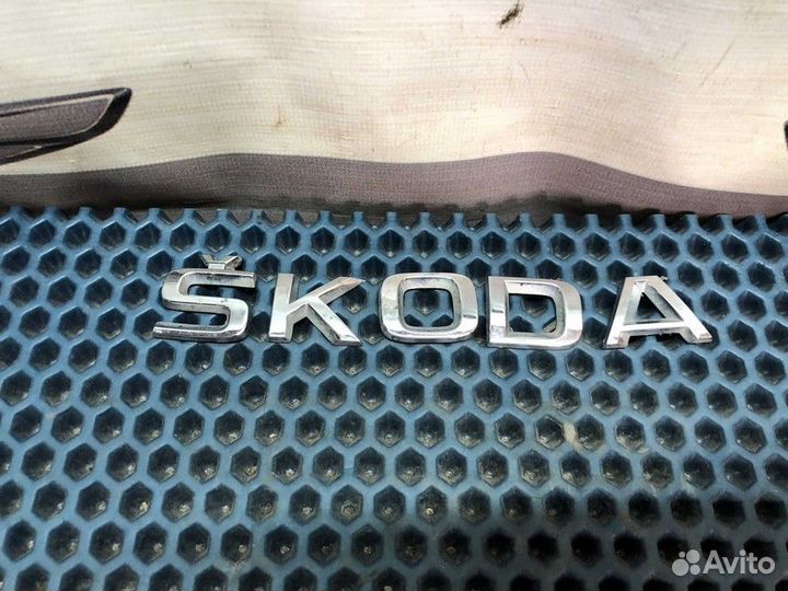 Эмблема на крышку багажника