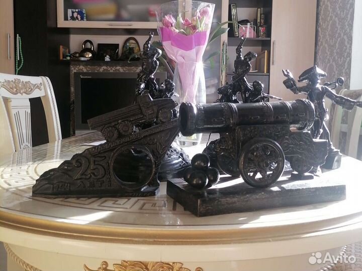 Настольная фигурка