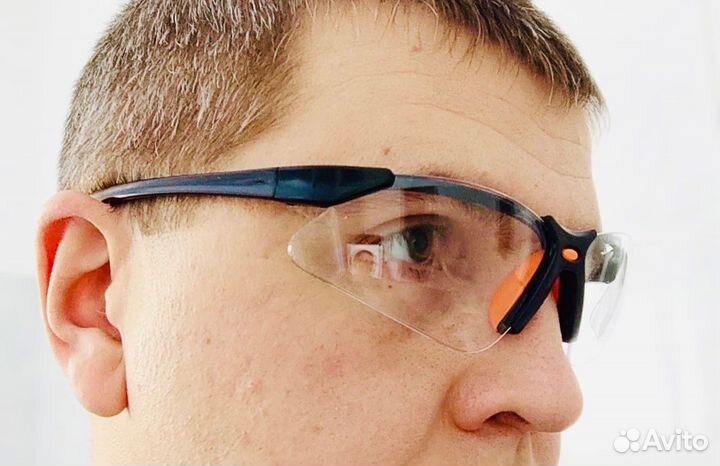 Защитные спортивные очки