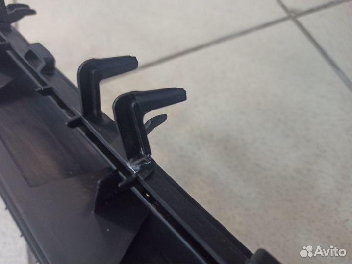 Решетка в бампер opel astra 04-07 центр