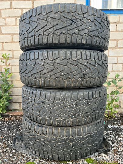 Pirelli Ice Zero 215/50 R17