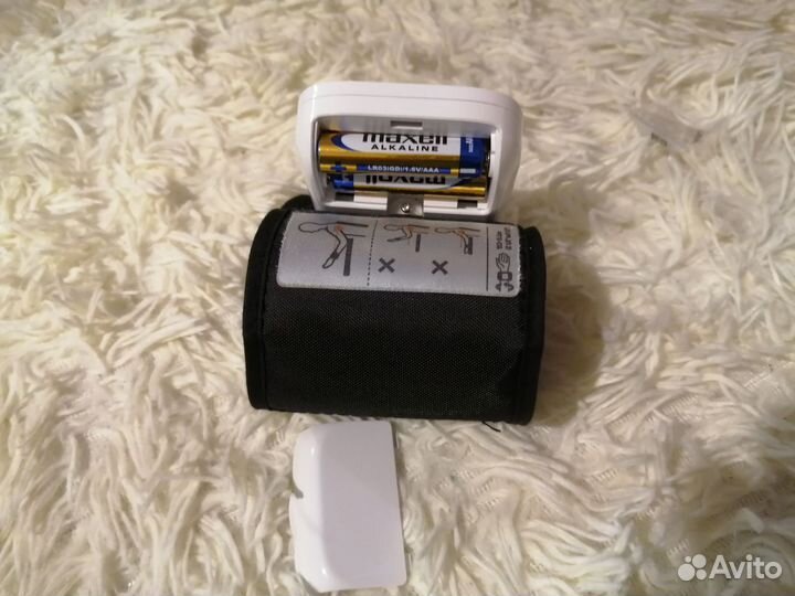 Тонометр на запястье Omron RS 1